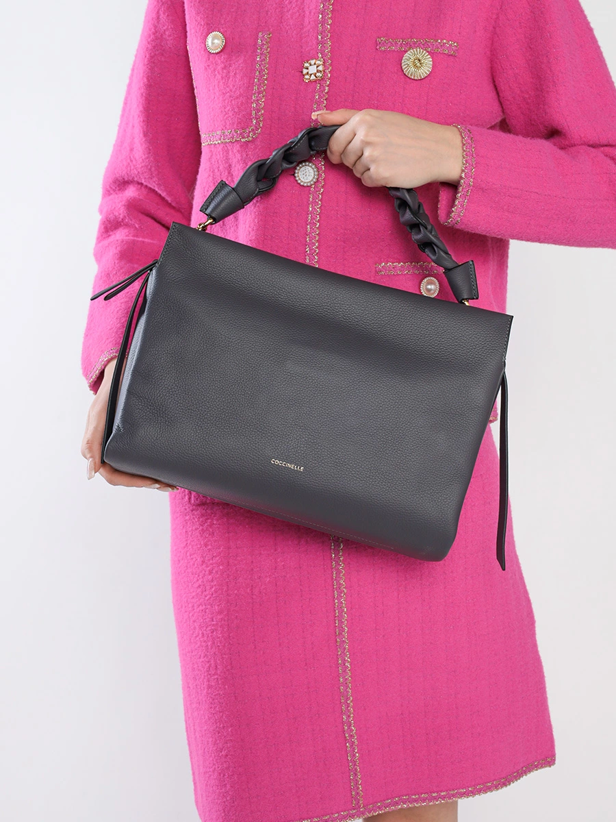 Сумка-кроссбоди серого цвета с ручкой-плетением